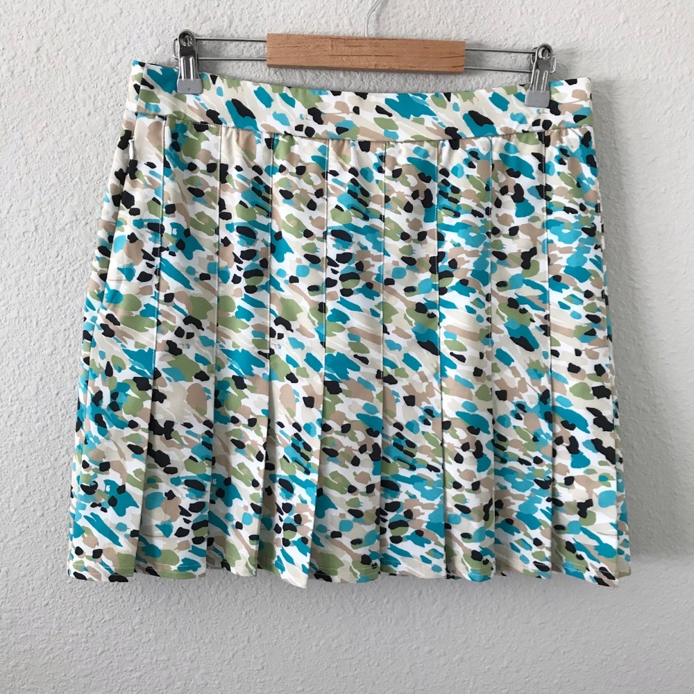 Chico's Zenergy Pleated Abstract Skirt Skort Size 8 Tennis Golf Pickleball UPF - Picture 2 of 8